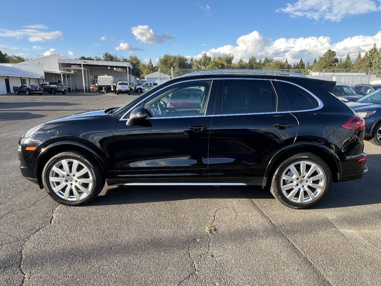Used 2017 Porsche Cayenne S AWD/4WD image 2