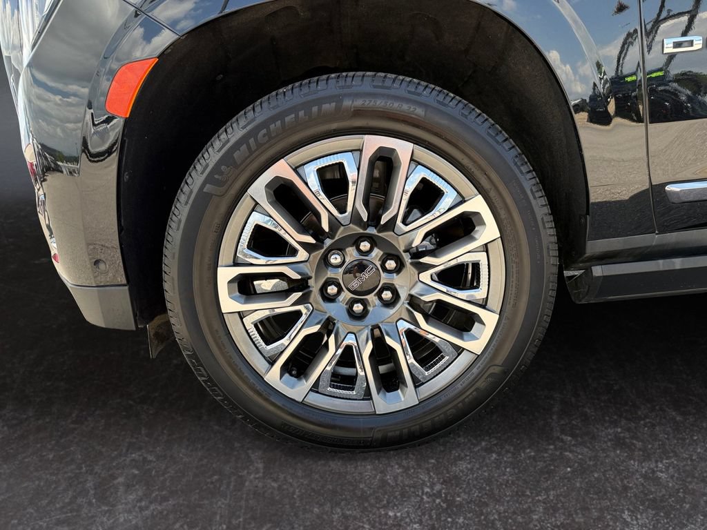 Used 2023 GMC Yukon XL Denali Ultimate w/ LPO, Floor Liner Package AWD/4WD image 9