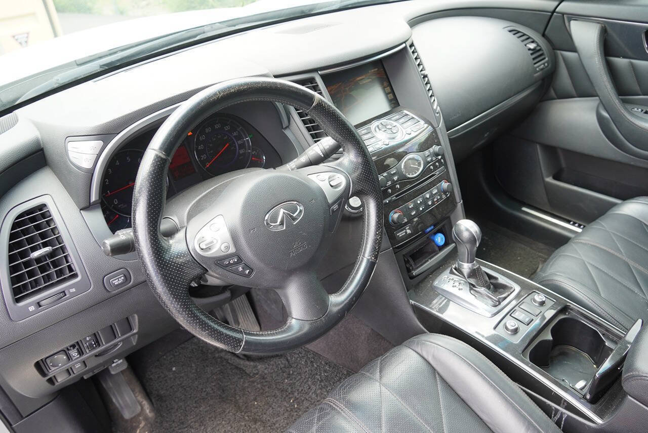 Used 2010 INFINITI FX35 AWD w/ Navigation Pkg image 18