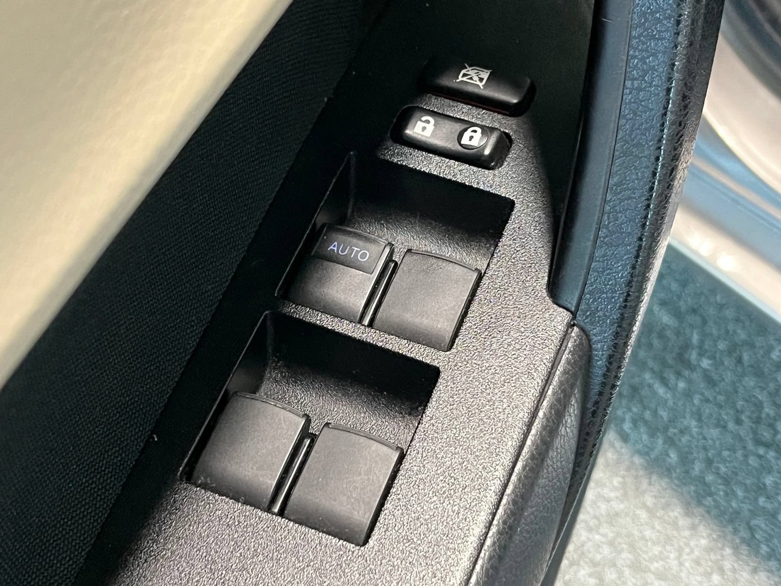 Used 2016 Toyota Corolla LE FWD image 30