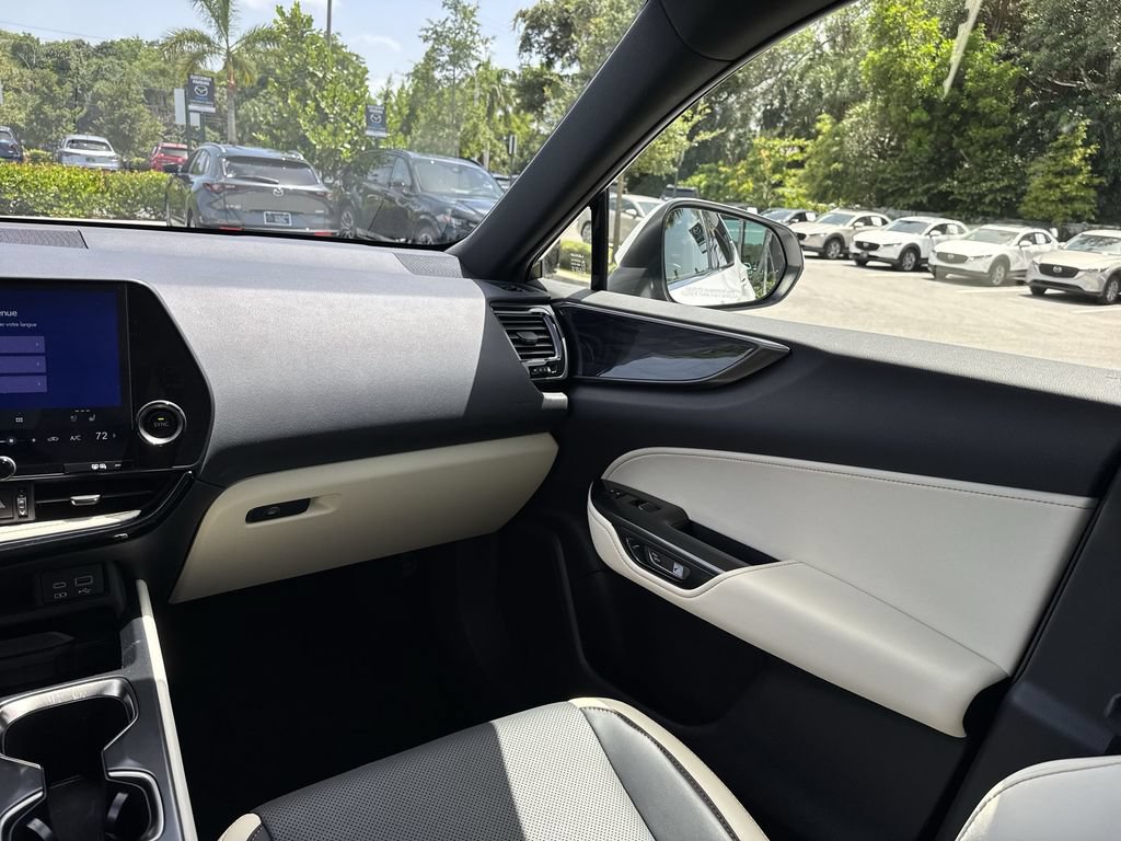 Used 2024 Lexus NX 250 FWD image 15