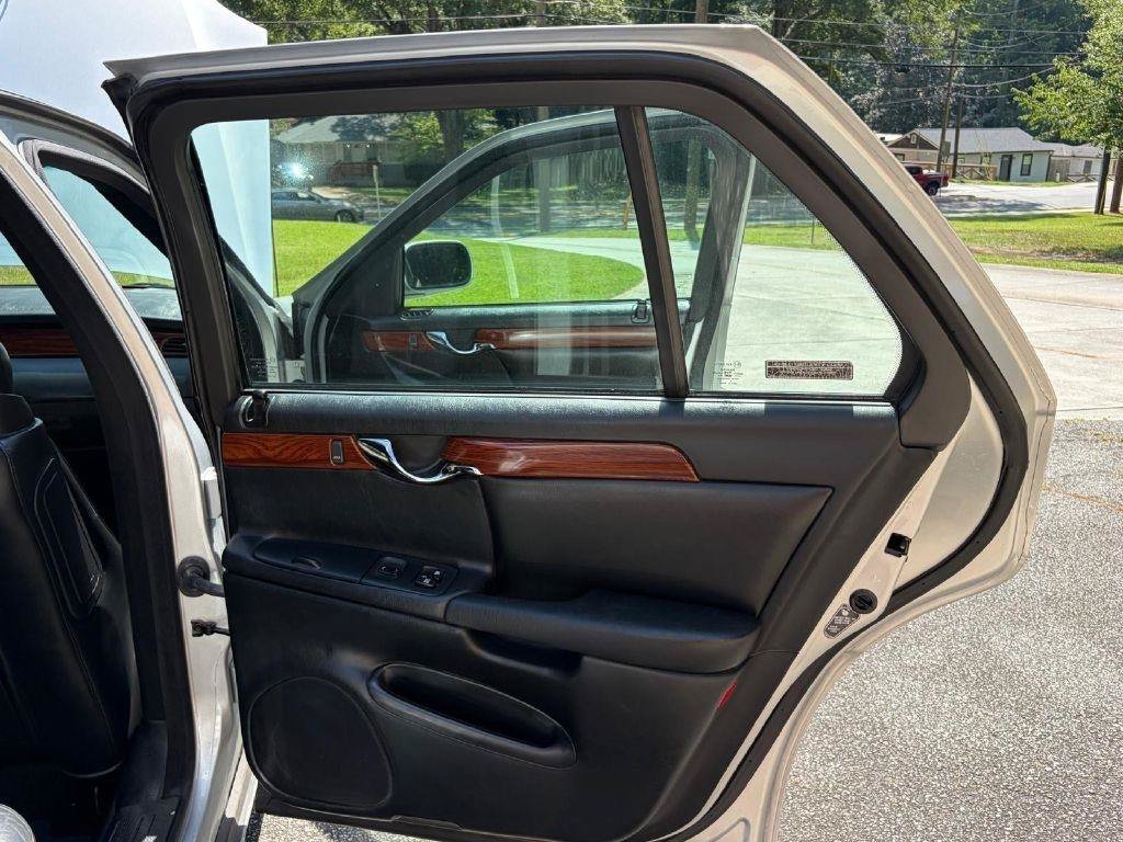 Used 2000 Cadillac De Ville w/ Comfort/Convenience Pkg FWD image 19