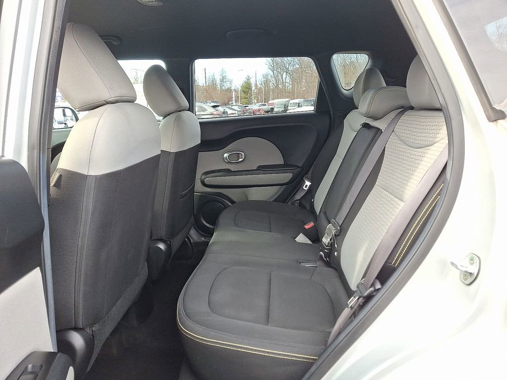 Used 2015 Kia Soul + image 11