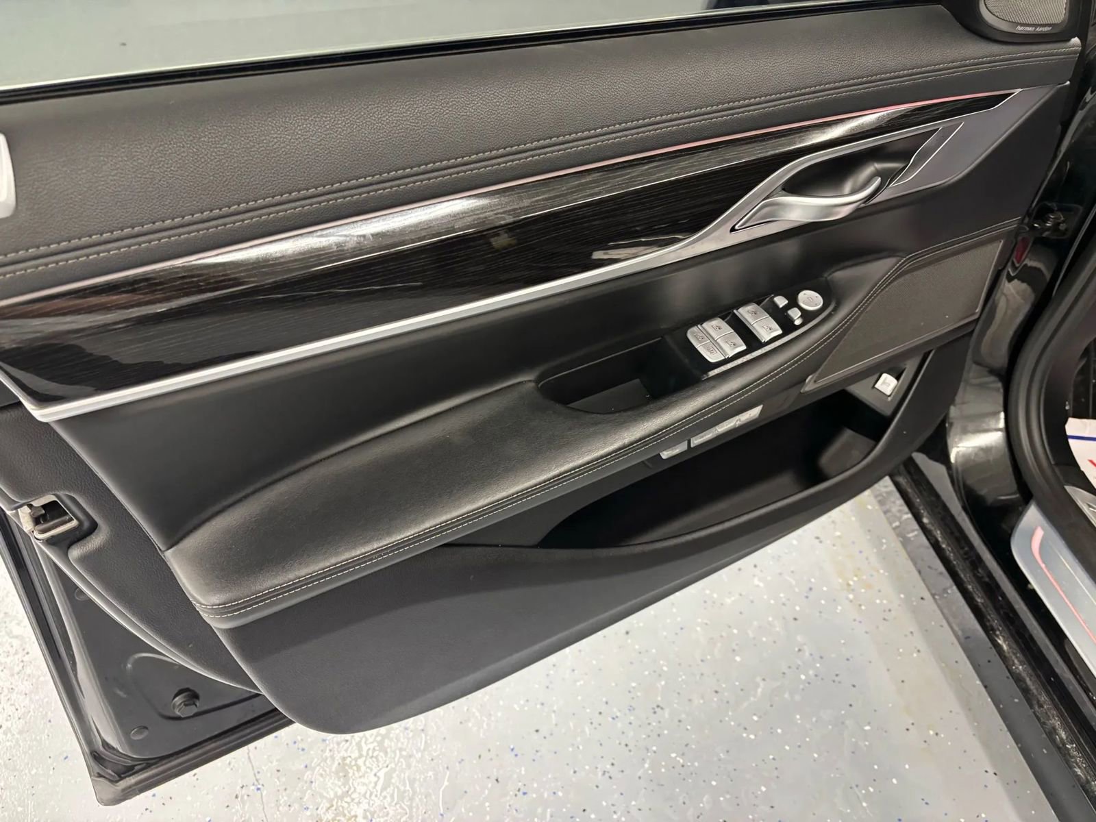 Used 2018 BMW 750i xDrive image 39