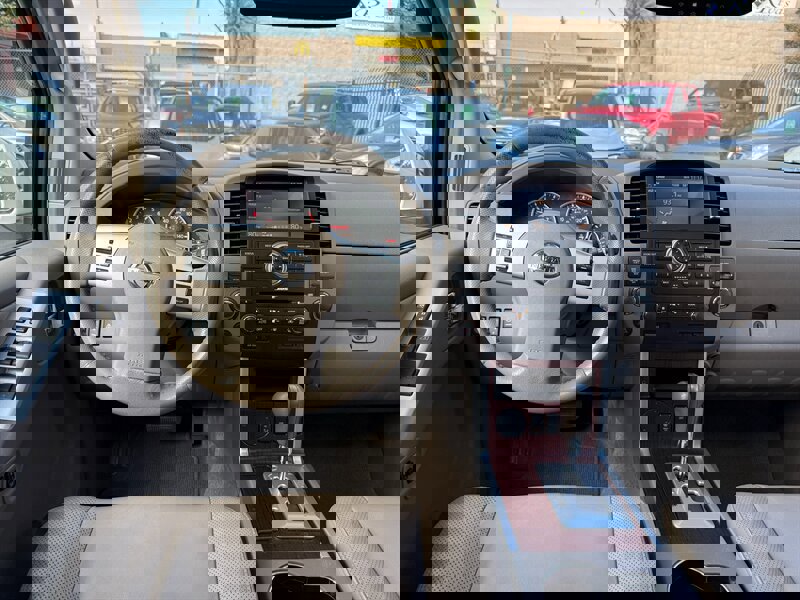 Used 2011 Nissan Pathfinder LE w/ Navigation Pkg image 17