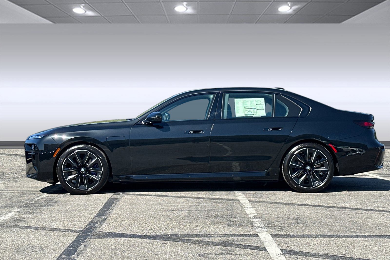 New 2026 BMW 750e xDrive image 2