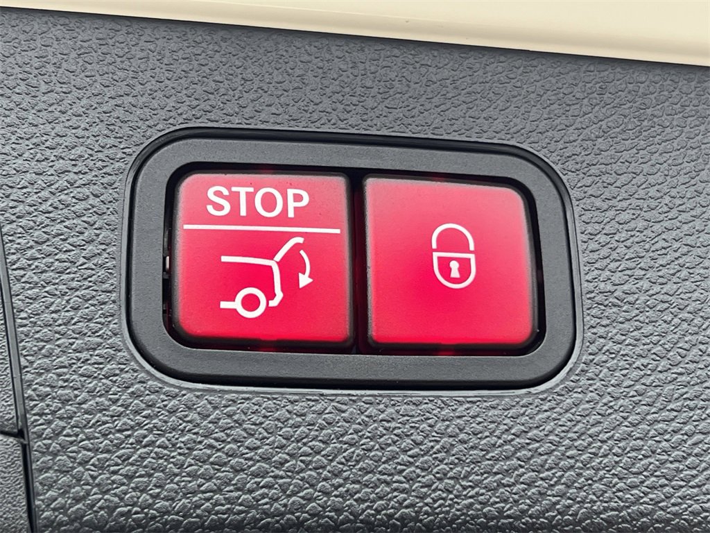 Used 2021 Mercedes-Benz GLC 300 image 6