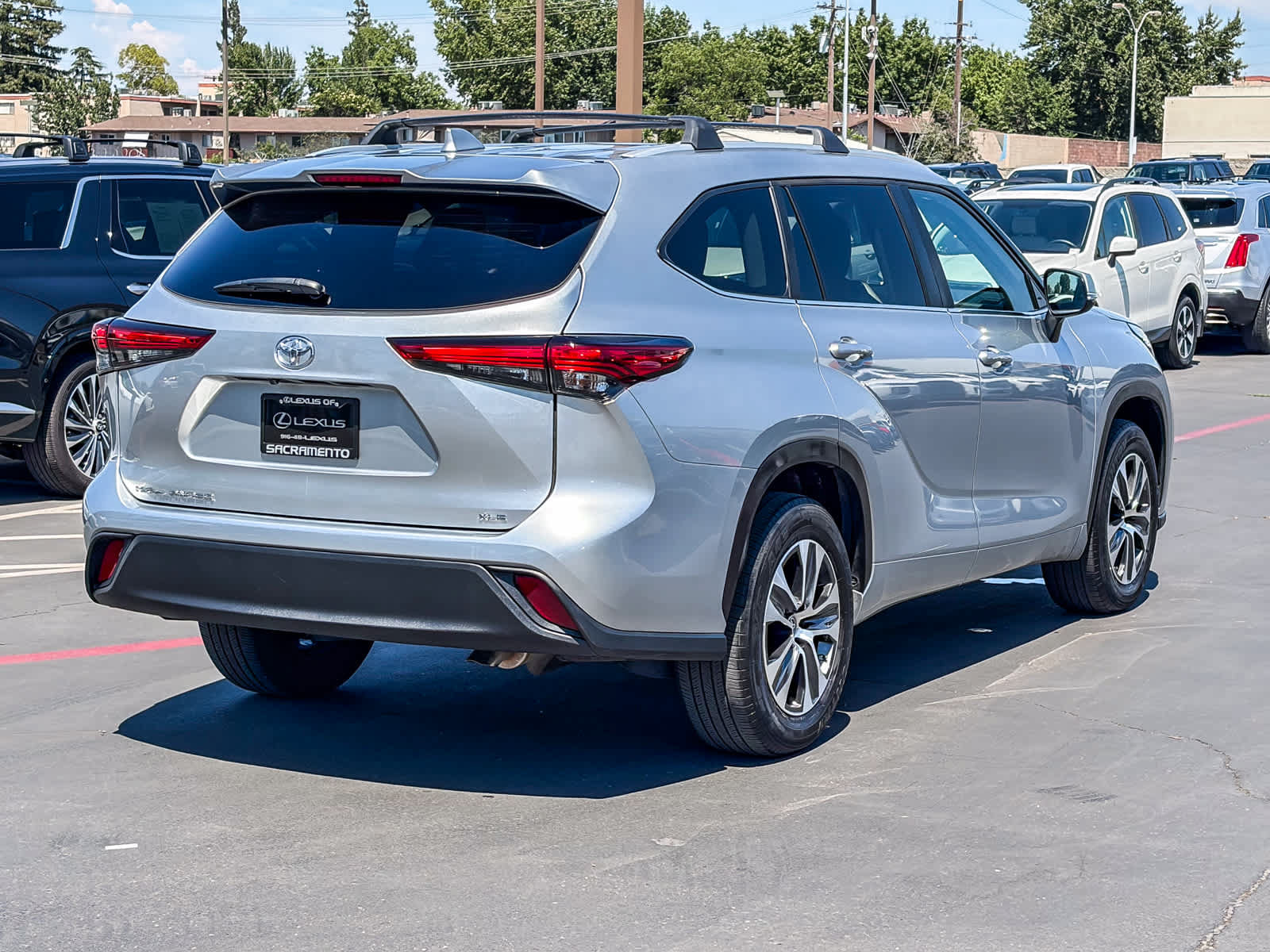 Used 2023 Toyota Highlander XLE FWD image 4