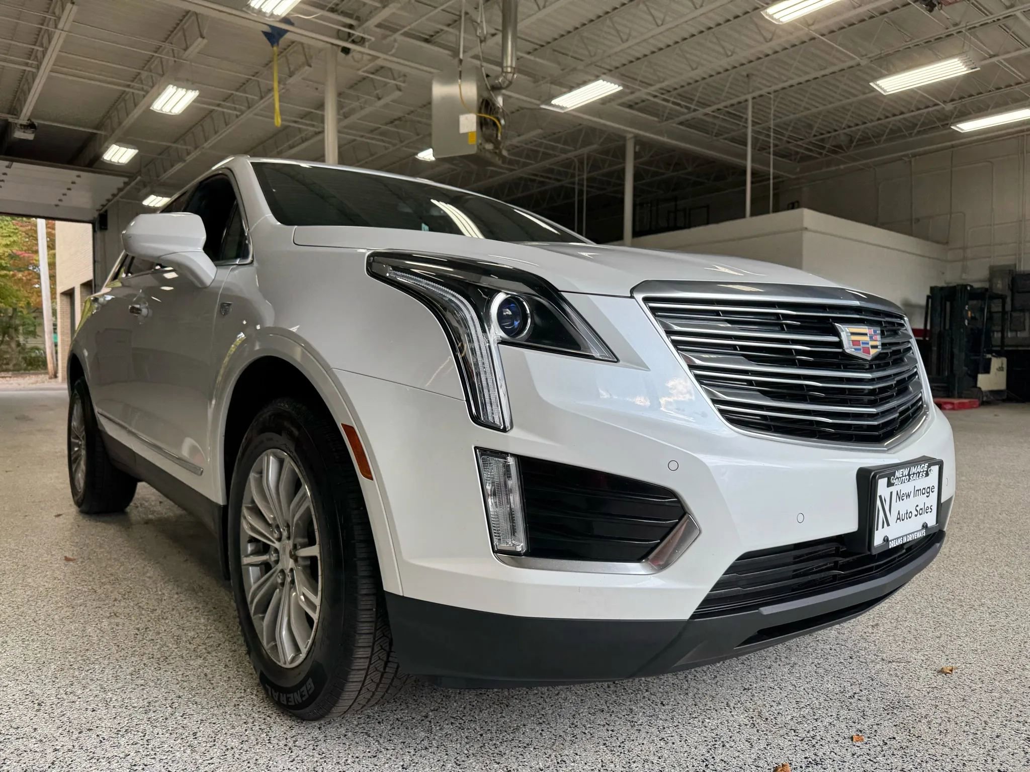 Used 2017 Cadillac XT5 Luxury w/ Driver Awareness Package image 1