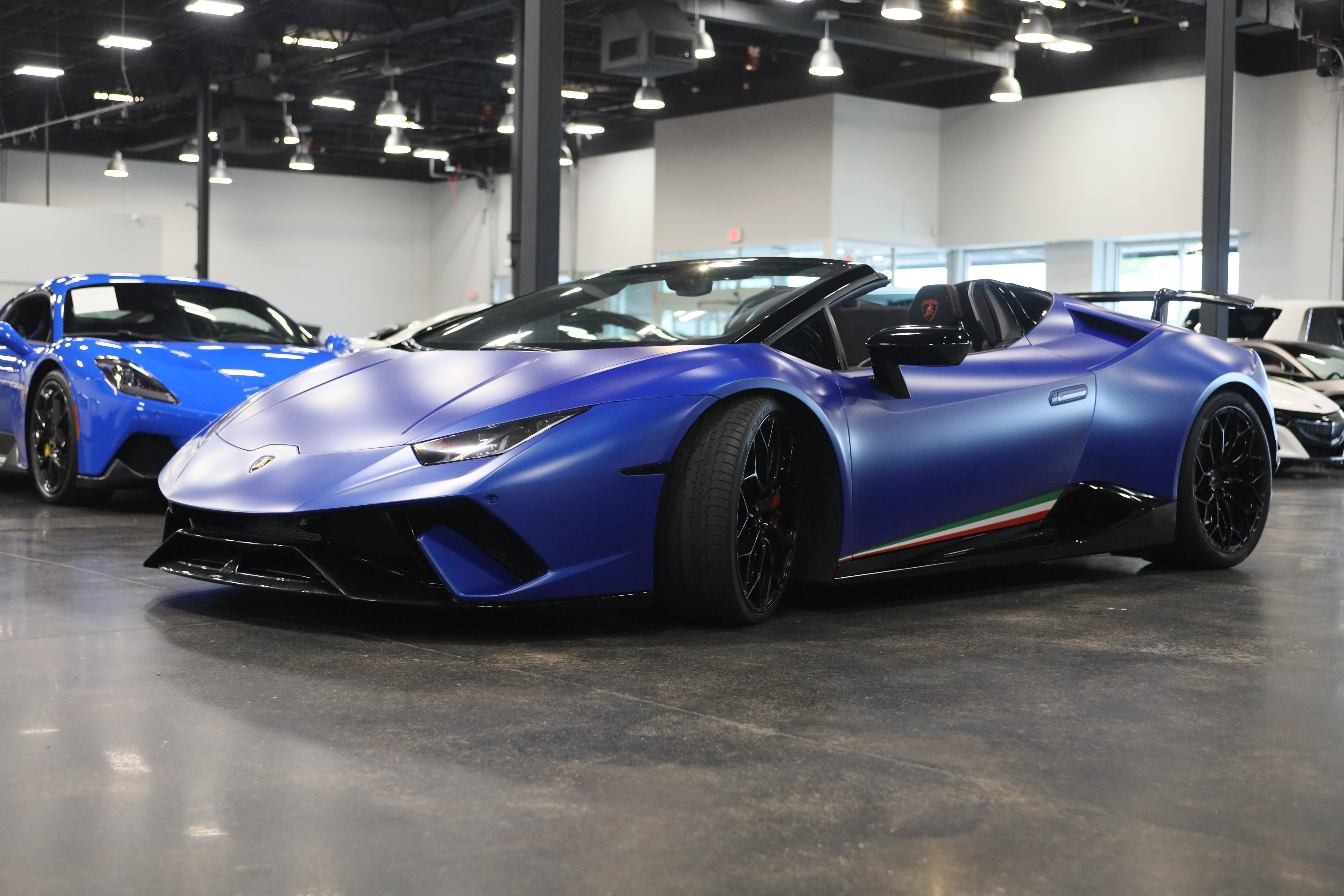 Used 2019 Lamborghini Huracan Performante AWD/4WD image 3