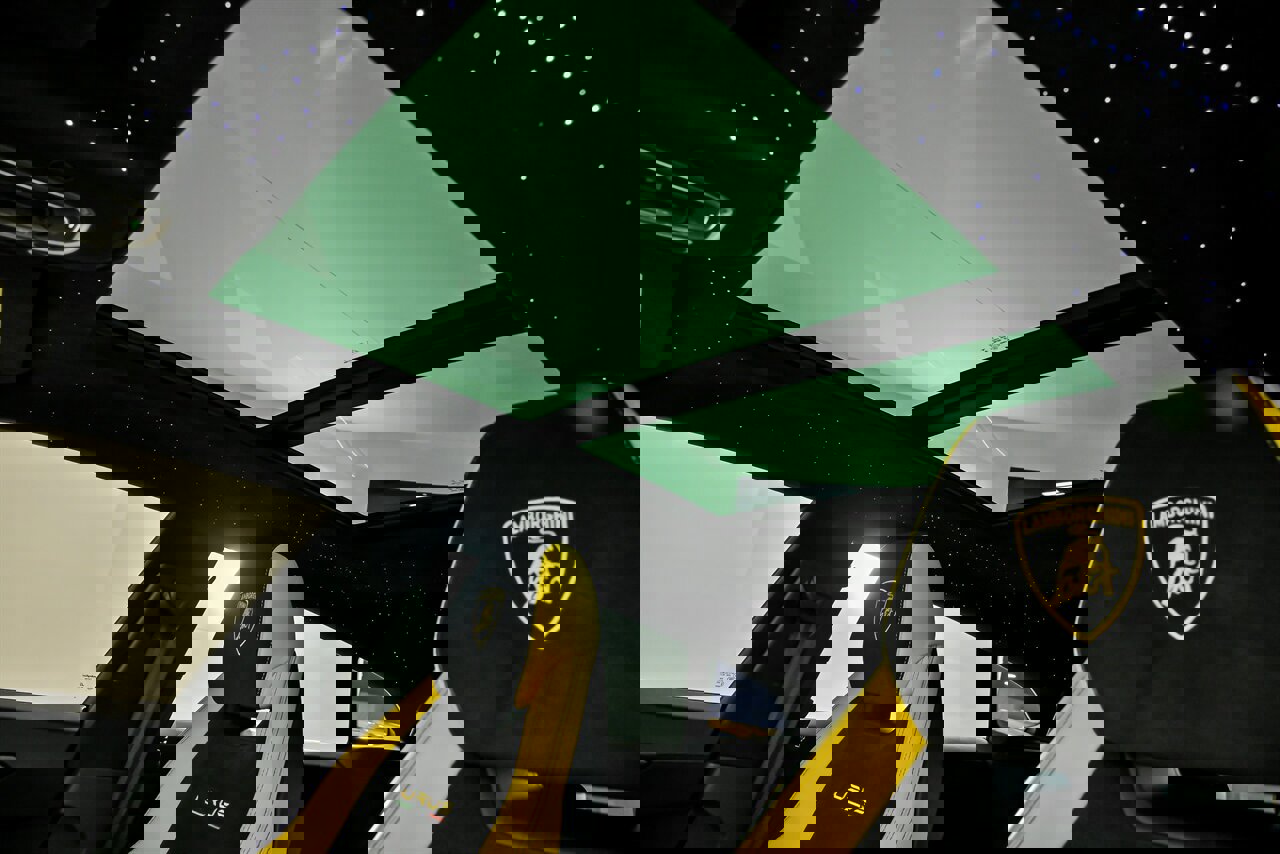 Used 2022 Lamborghini Urus image 25