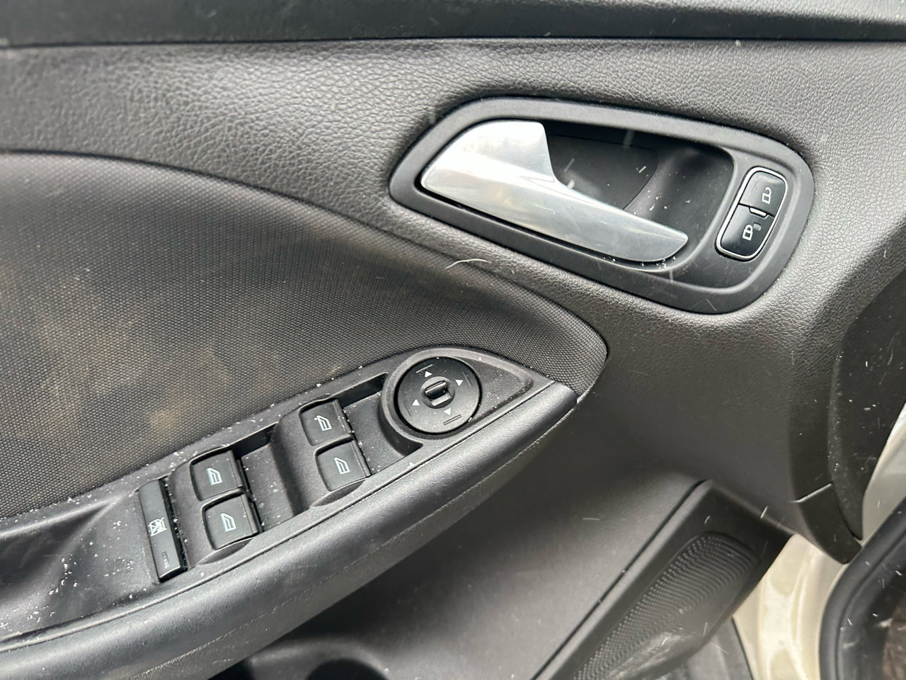 Used 2016 Ford Focus SE w/ SE Cold Weather Package image 19