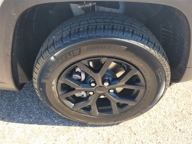 New 2025 Jeep Grand Cherokee Altitude image 17