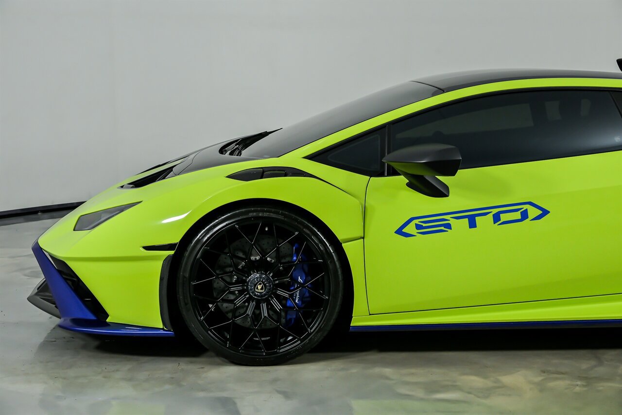 Used 2022 Lamborghini Huracan STO RWD image 7