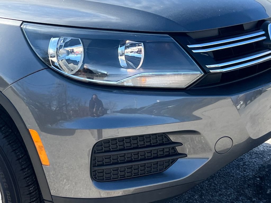 Used 2016 Volkswagen Tiguan S image 9