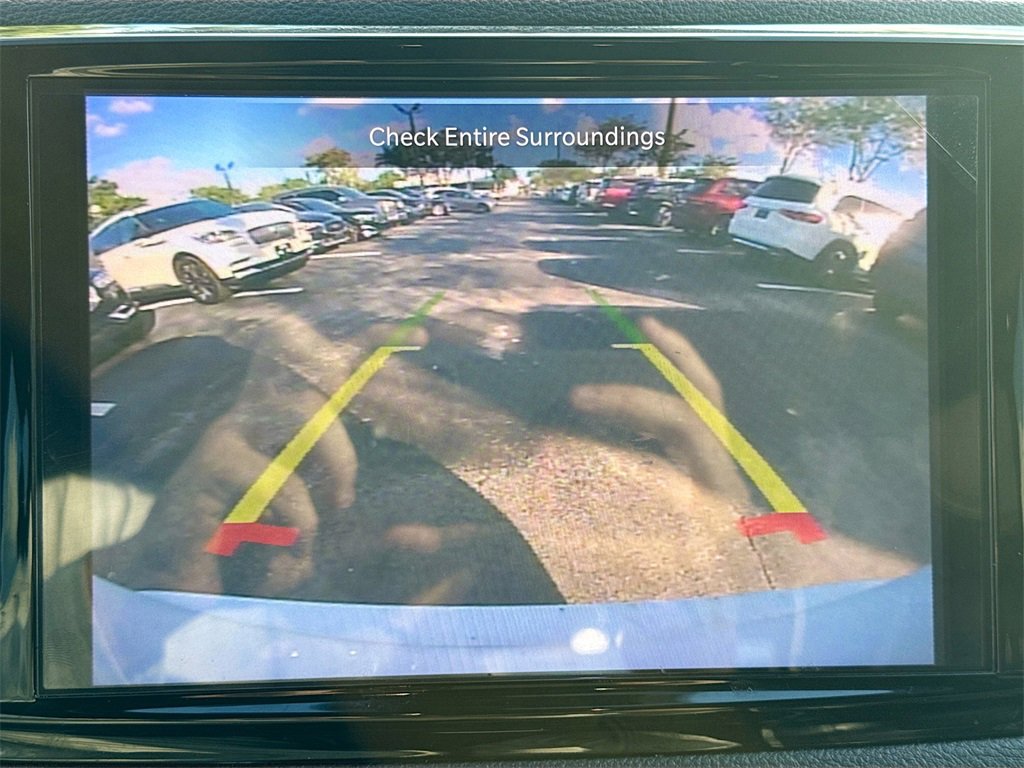 Used 2023 Chrysler Pacifica Limited w/ Uconnect Theater Family Group image 15