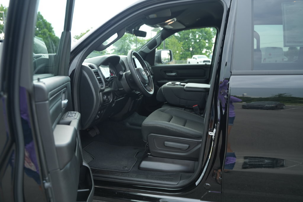 New 2026 RAM 1500 Express AWD/4WD image 10