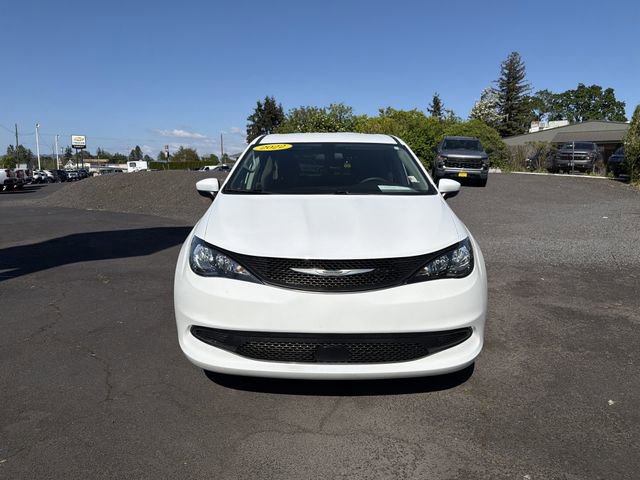 Used 2022 Chrysler Voyager LX FWD image 8