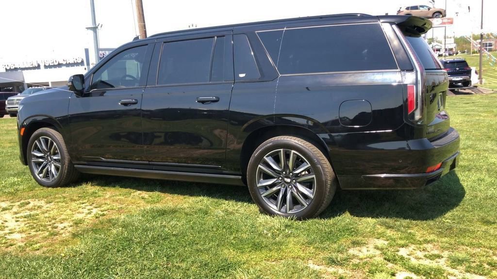 Used 2023 Cadillac Escalade ESV Sport Platinum AWD/4WD image 5