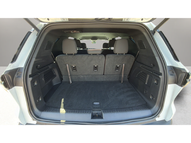 Used 2026 Chevrolet Traverse LT w/ Driver Confidence Package FWD image 33