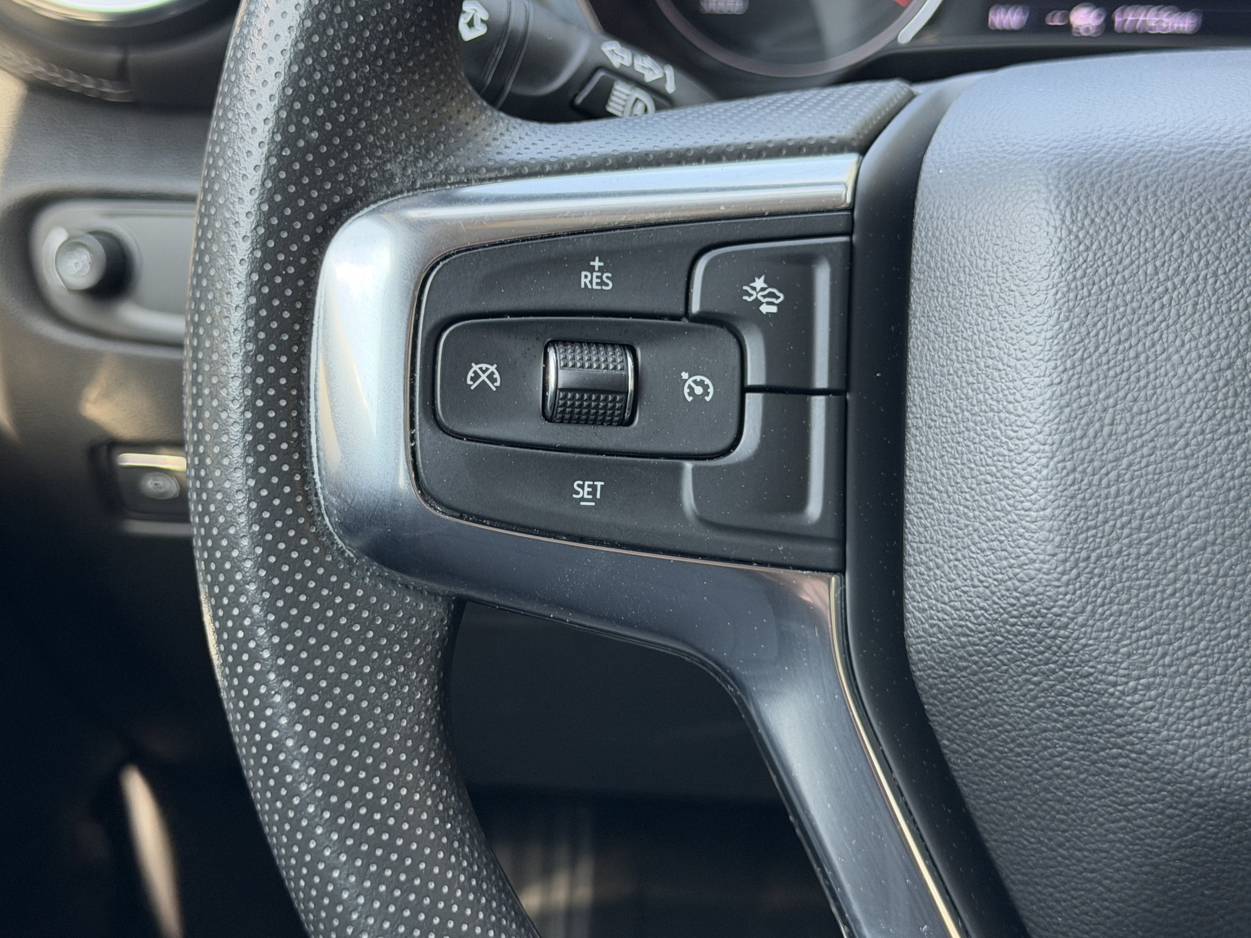 Used 2024 Chevrolet Blazer LT w/ Convenience Package FWD image 30