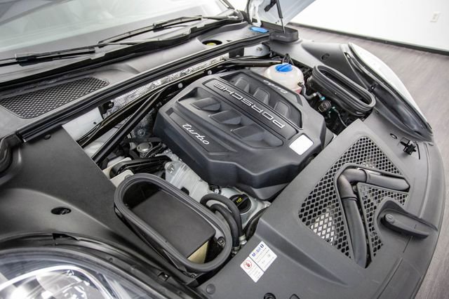 Used 2015 Porsche Macan Turbo image 46