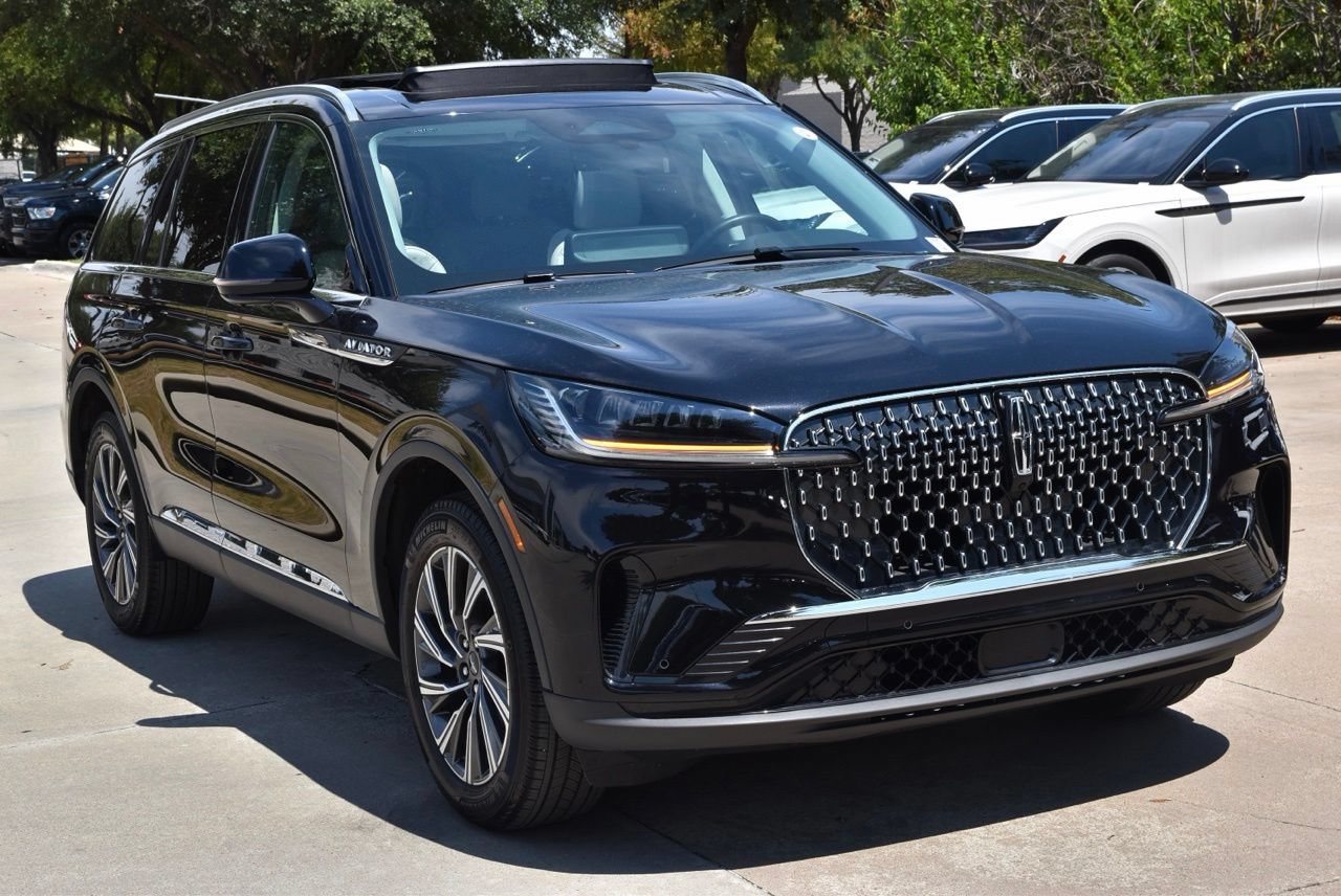Certified 2026 Lincoln Aviator AWD image 4