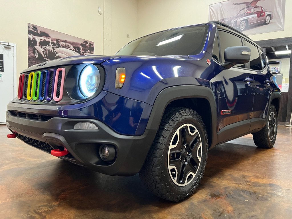 Used 2017 Jeep Renegade Trailhawk w/ Premium Trailhawk Package AWD/4WD image 45