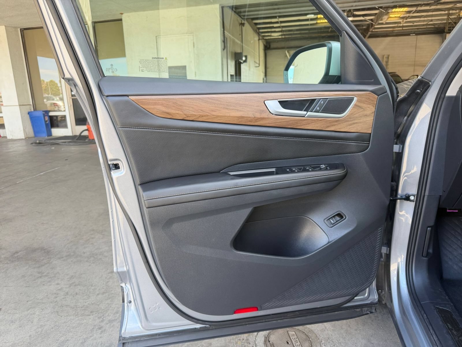Used 2026 Volkswagen Atlas SE FWD image 18