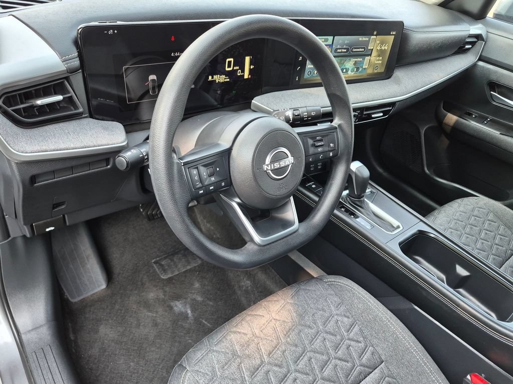 Used 2025 Nissan Kicks SV AWD/4WD image 9