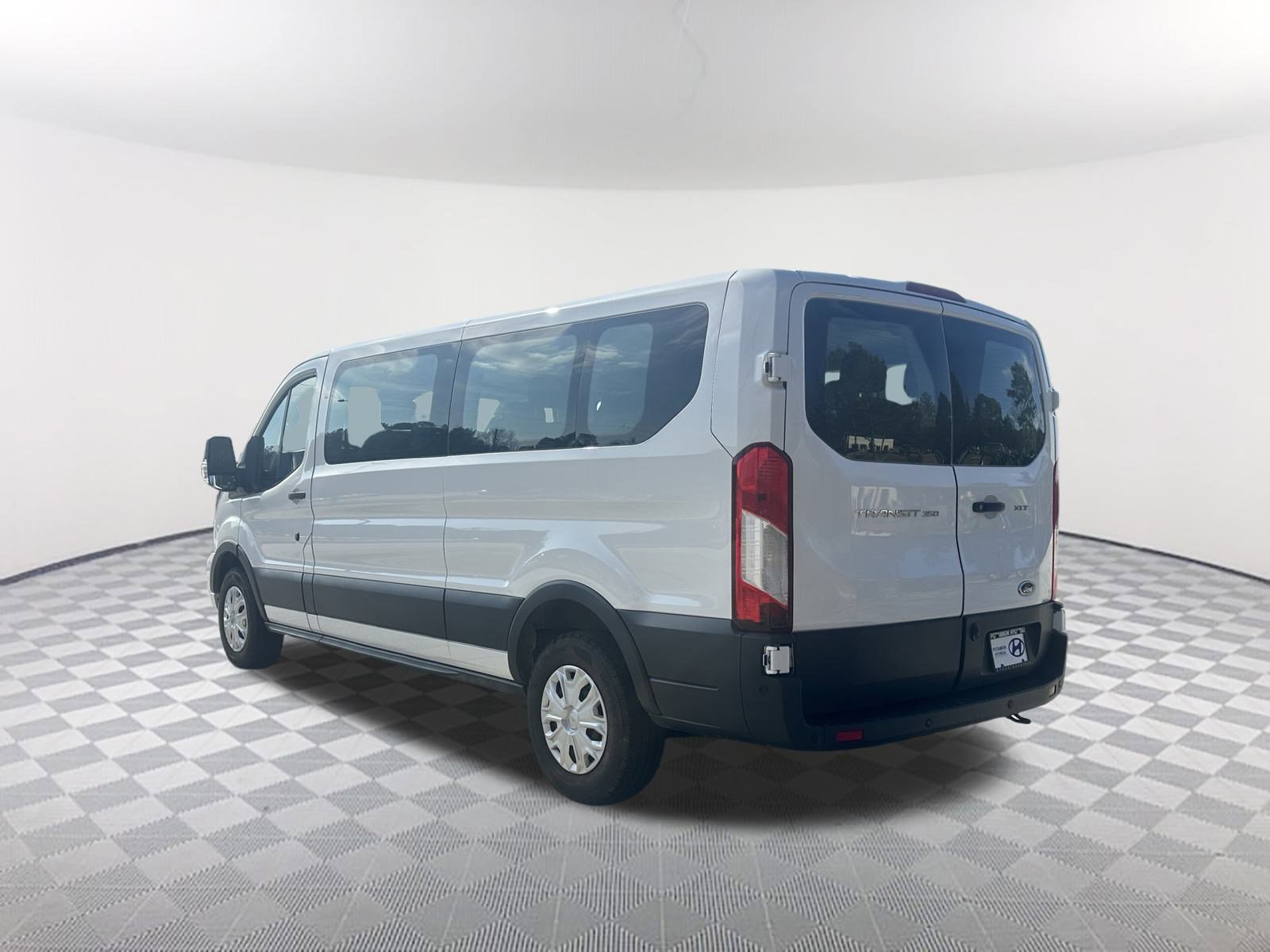 Used 2022 Ford Transit 350 XLT image 9