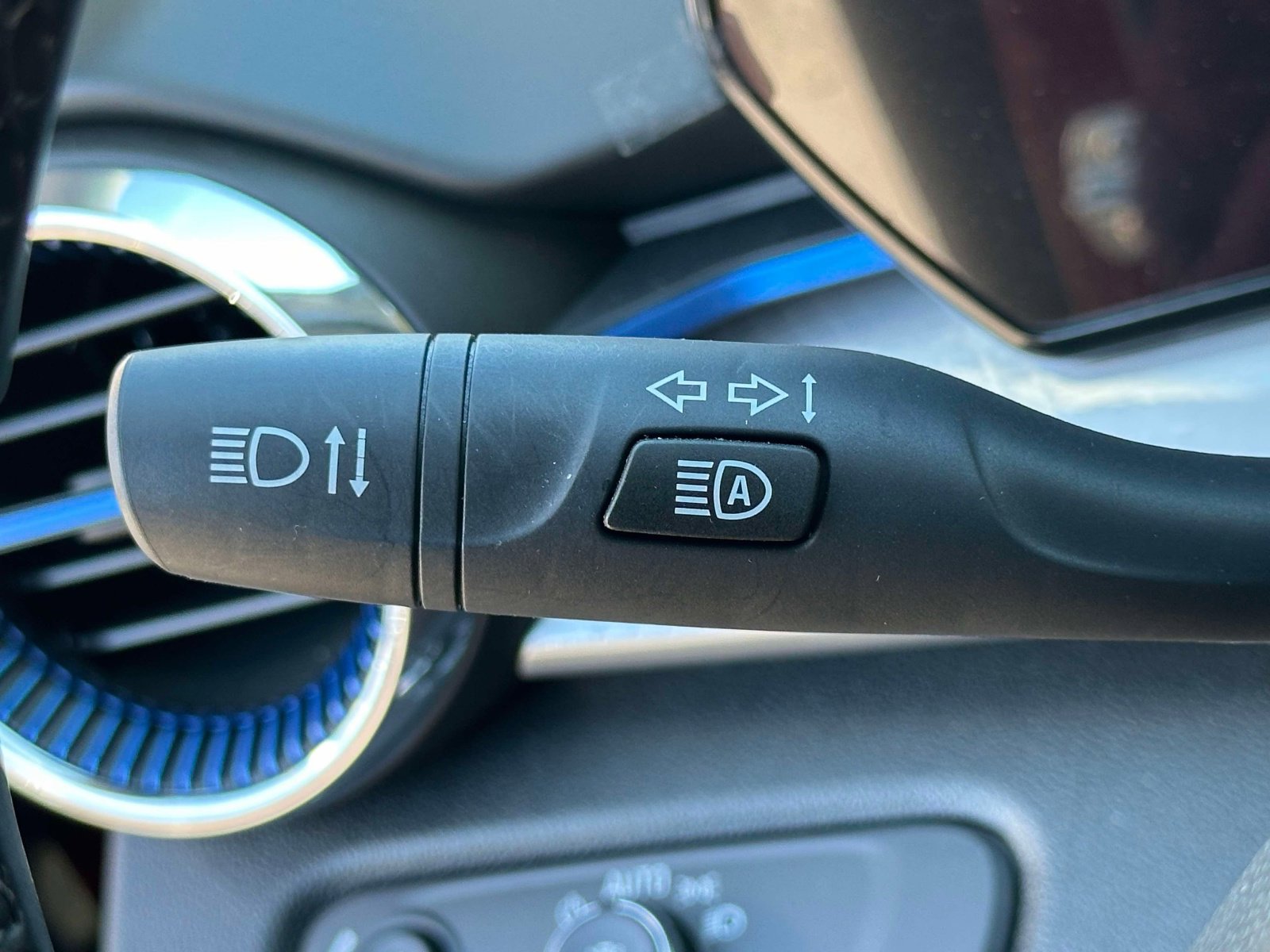 Used 2025 Chevrolet Trax LT w/ Driver Confidence Package image 21