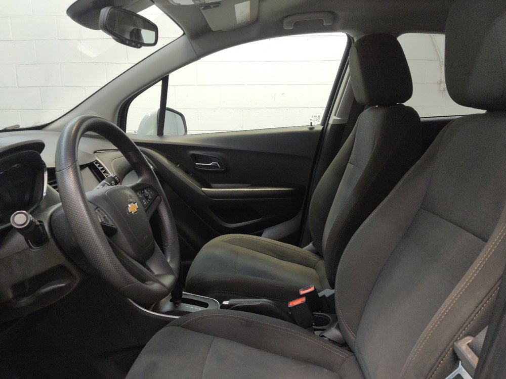 Used 2022 Chevrolet Trax LS w/ Tint and Cruise Package AWD/4WD image 17