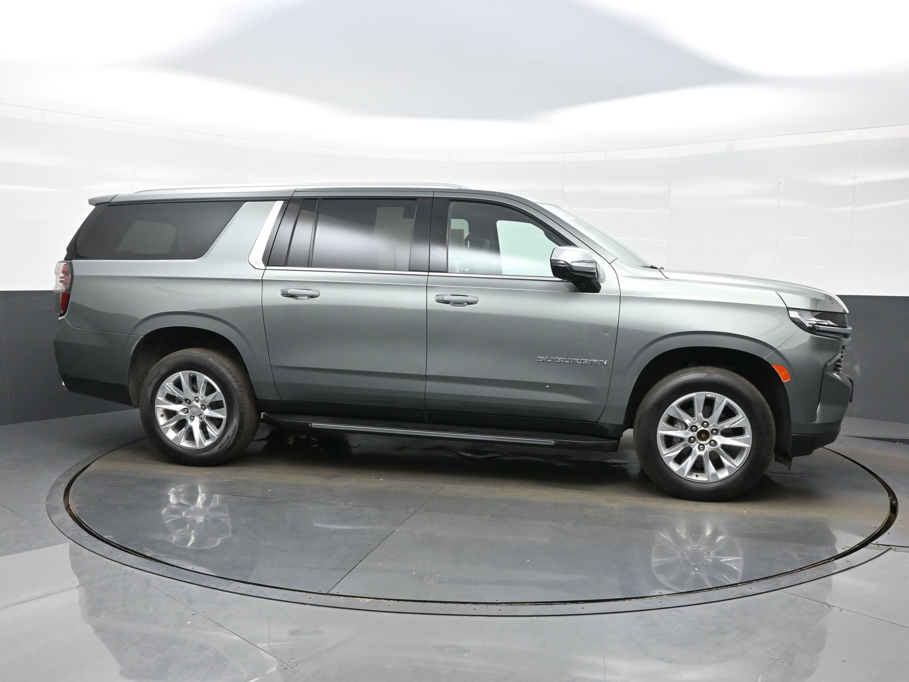 Used 2023 Chevrolet Suburban Premier AWD/4WD image 7