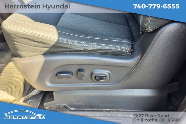 Used 2018 Nissan Titan SV AWD/4WD image 16