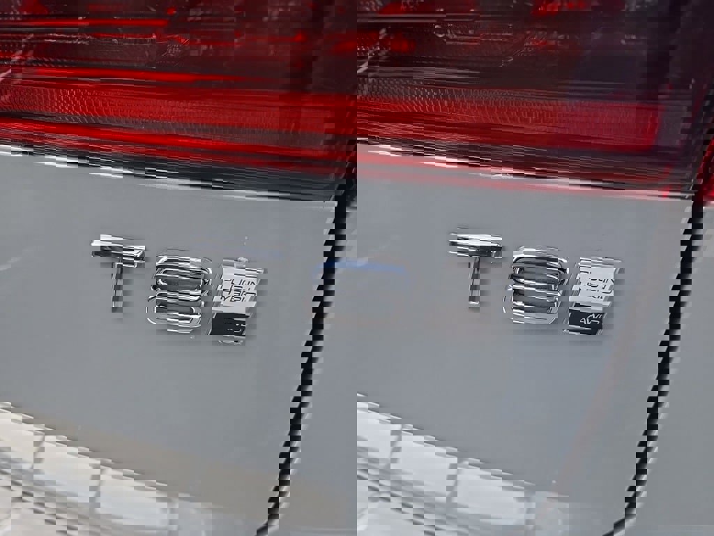 New 2026 Volvo XC60 T8 Ultra w/ Protection Package Premier image 6