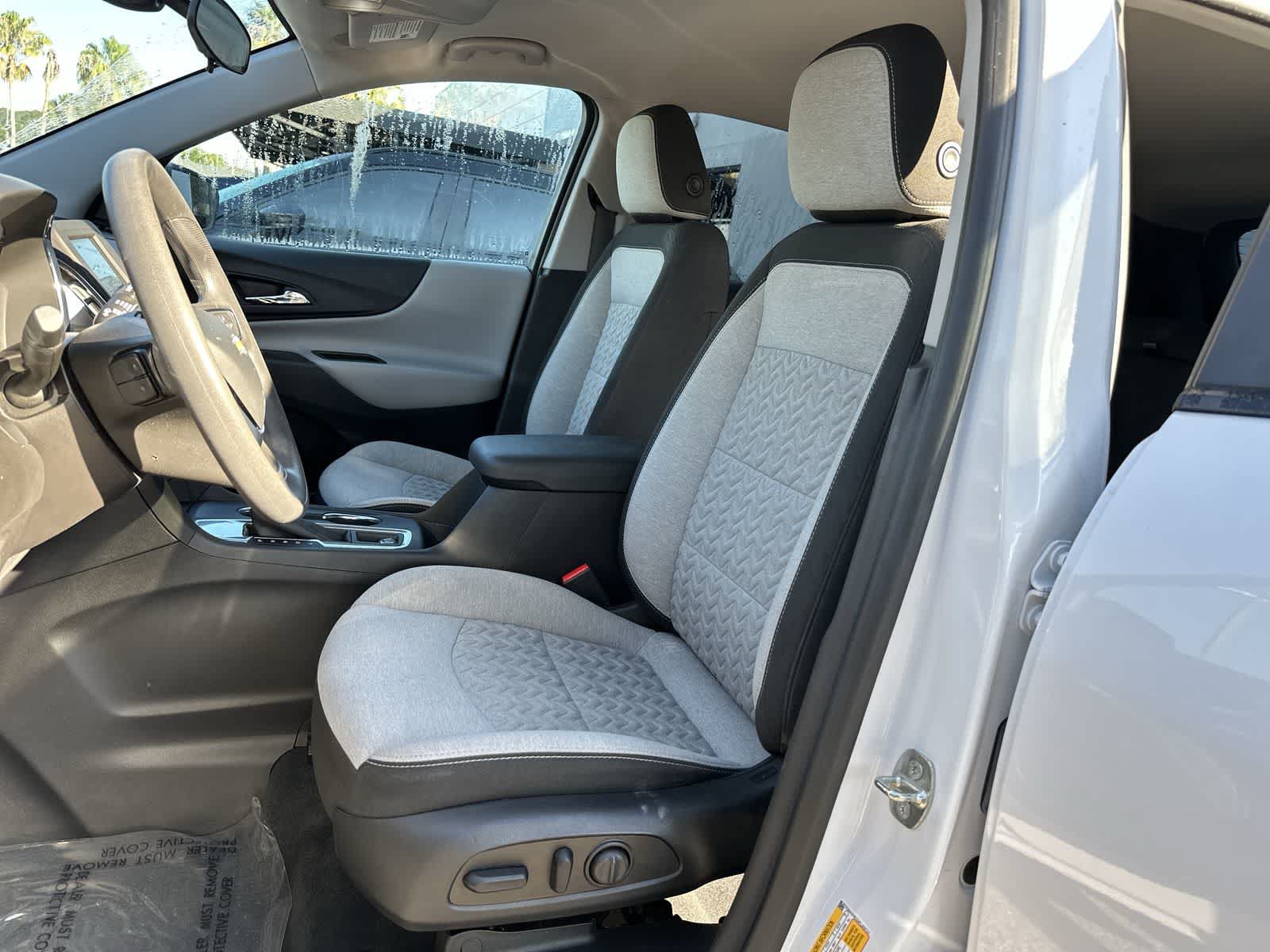 Used 2023 Chevrolet Equinox LS w/ LS Convenience Package FWD image 3