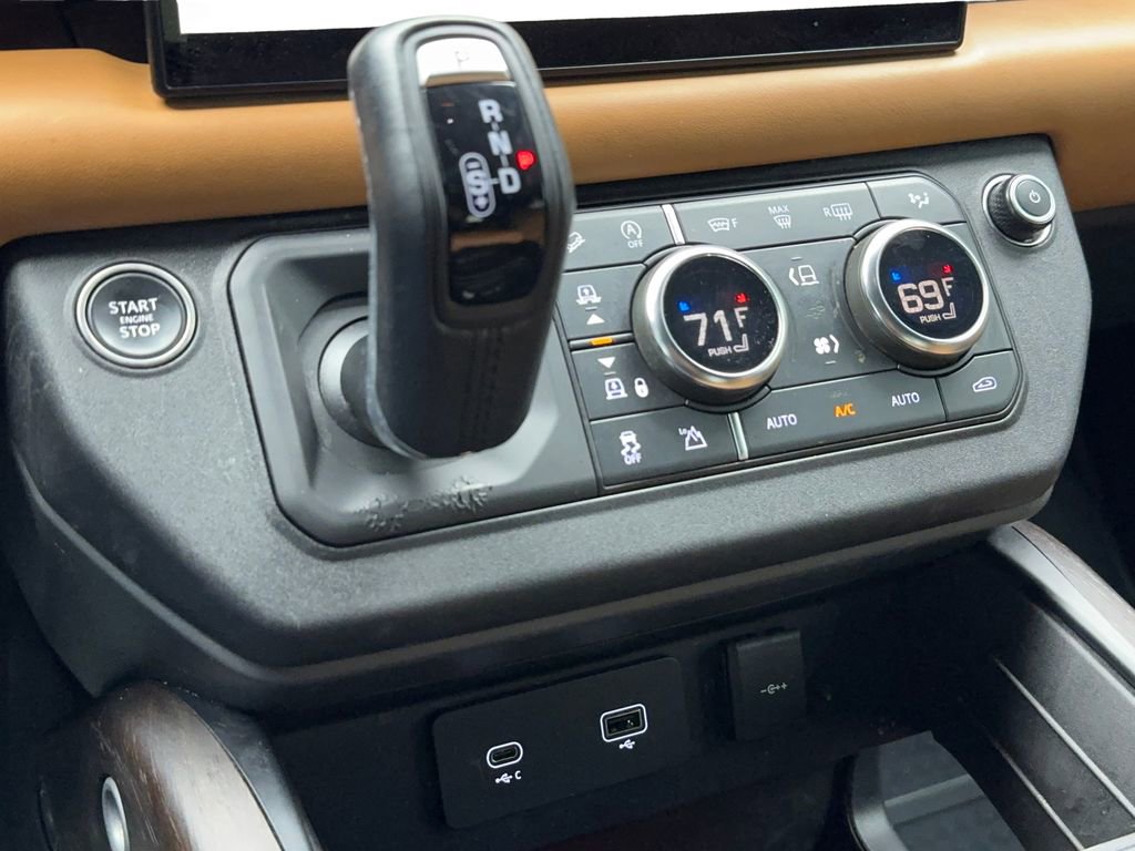 Used 2024 Land Rover Defender 110 X image 31
