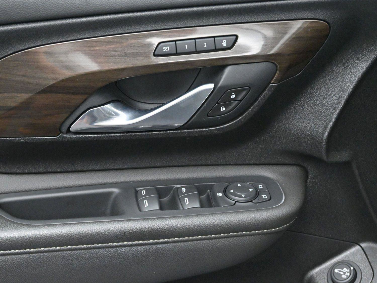 Used 2020 GMC Terrain Denali w/ Denali Premium Package image 12