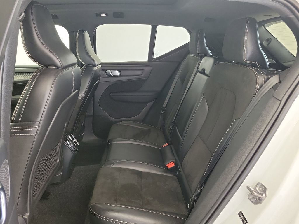 Used 2022 Volvo XC40 P8 Recharge Plus AWD/4WD image 13
