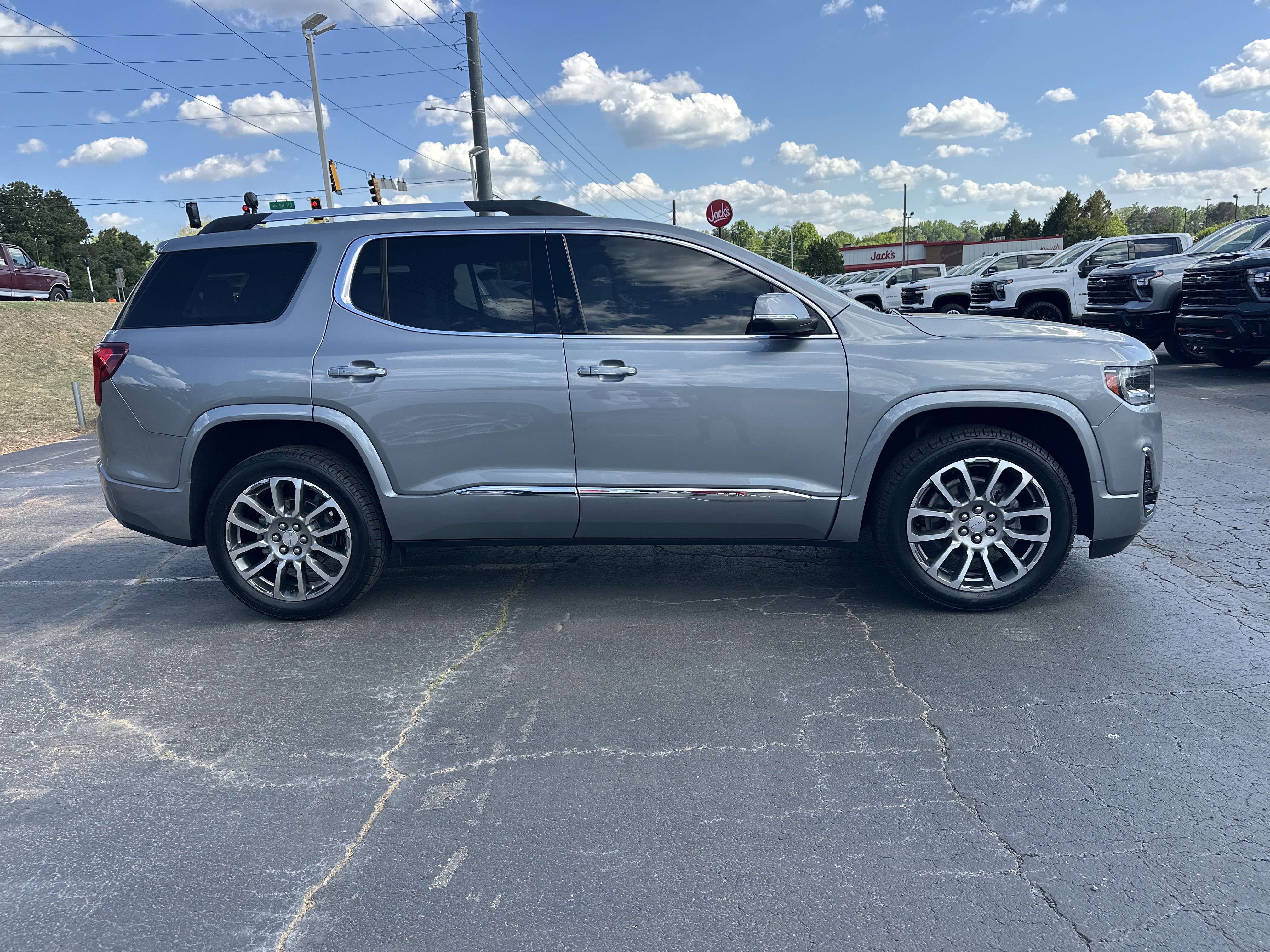 Used 2023 GMC Acadia Denali w/ Denali Ultimate Package FWD image 9