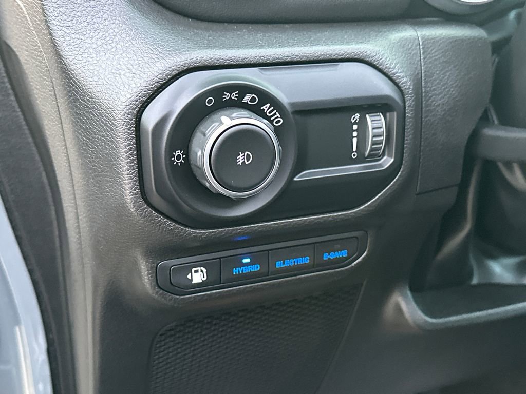 Used 2023 Jeep Wrangler Unlimited Sahara w/ Cold Weather Group image 20