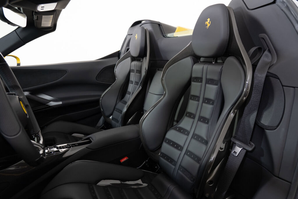 Used 2022 Ferrari SF90 Spider image 7