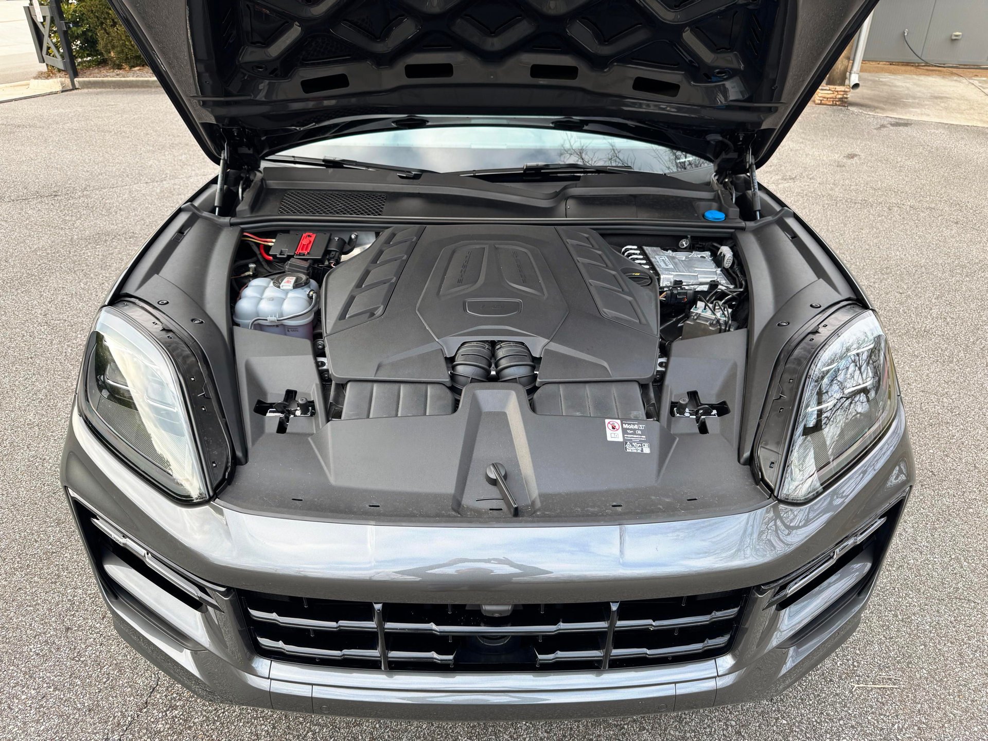 Used 2025 Porsche Cayenne GTS AWD/4WD image 23