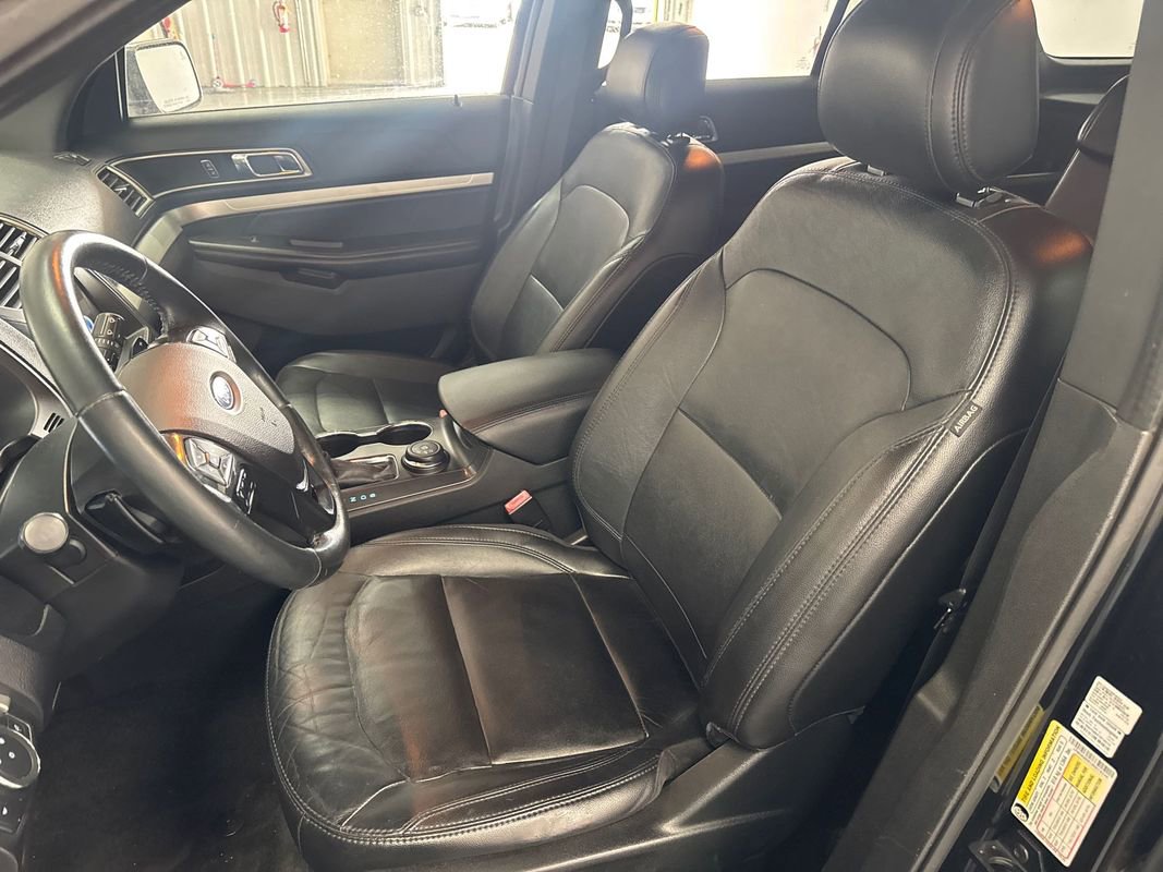 Used 2017 Ford Explorer XLT w/ Equipment Group 202A AWD/4WD image 9