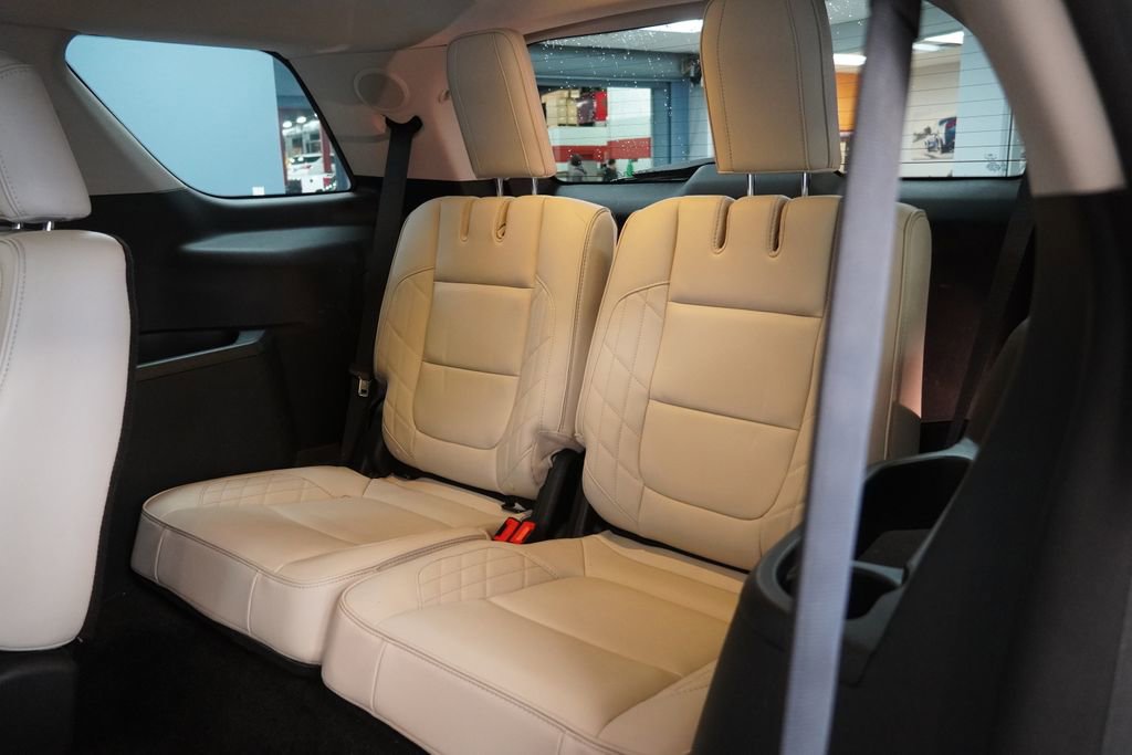 Used 2017 Ford Explorer Platinum image 28