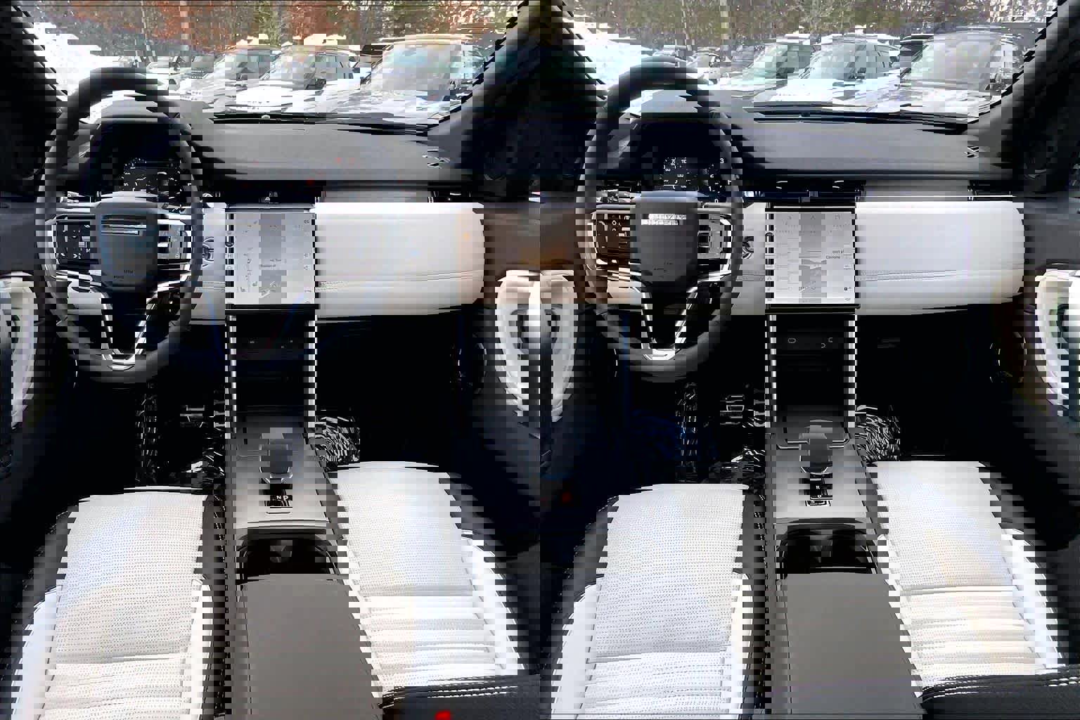 Certified 2025 Land Rover Discovery Sport Dynamic SE image 14