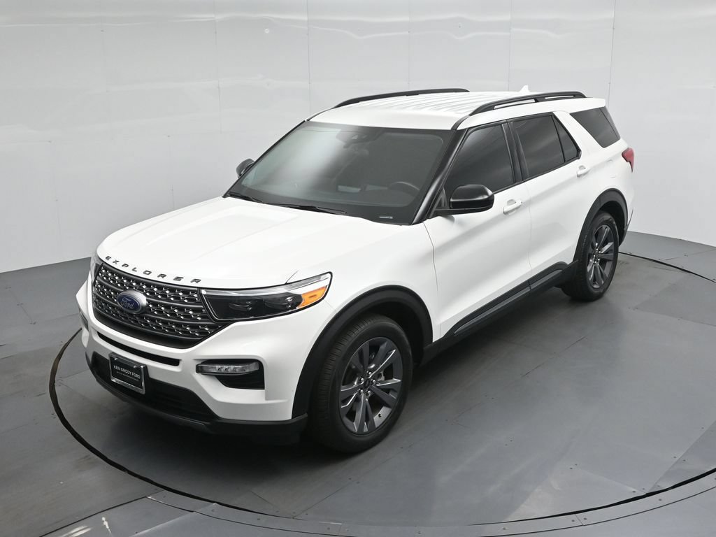 Certified 2023 Ford Explorer XLT w/ Equipment Group 202A RWD image 38