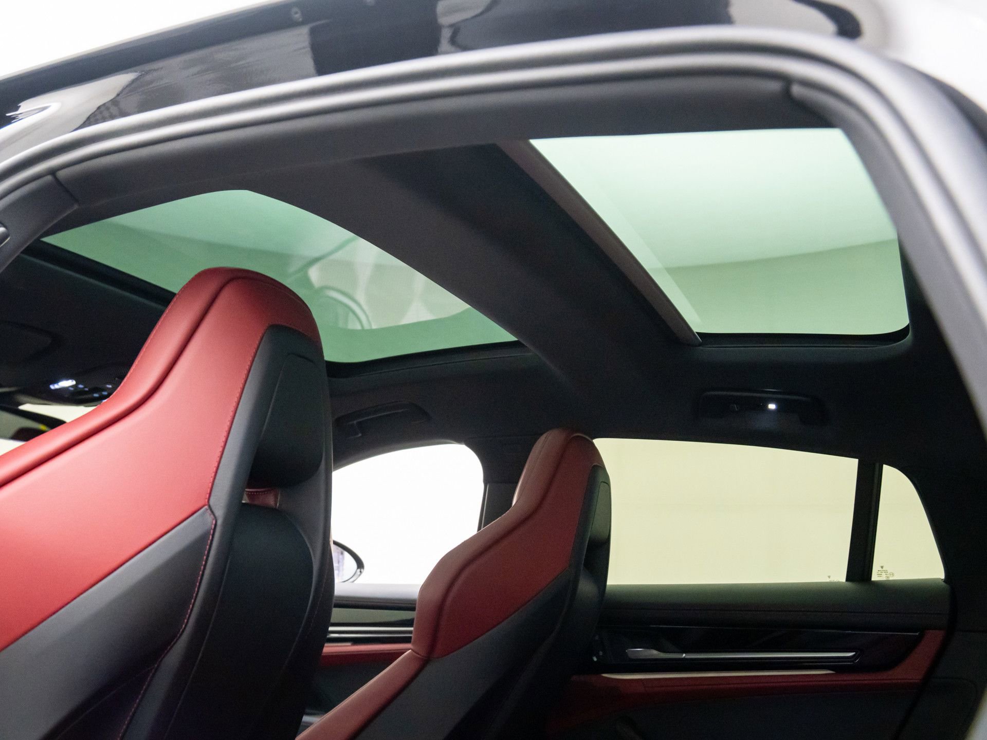 Used 2024 Porsche Panamera image 19