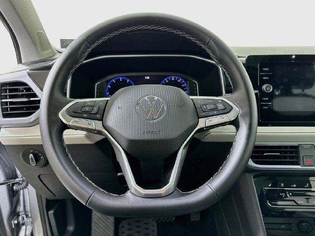 Certified 2025 Volkswagen Taos SEL AWD/4WD image 11